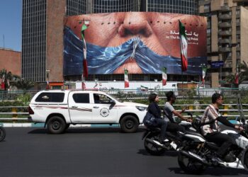 EUA voltam a atacar Irã, que retalia contra base militar no Kuwait