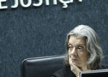 Cármen Lúcia vota por derrubar flexibilização da Lei da Ficha Limpa 