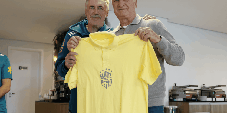 Pentacampeão com a seleção, Felipão é homenageado na Granja Comary