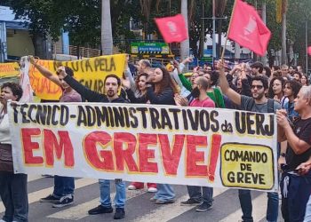 Em greve, servidores da Uerj apresentam demanda ao governo do RJ